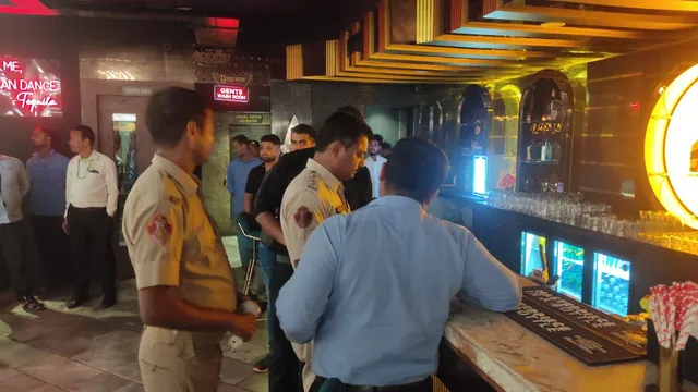 ବିଳମ୍ବିତ ରାତିରେ ରାଜଧାନୀର ନାଇଟ କ୍ଳବ, ବାର ଓ ହୋଟେଲରେ କମିସନରେଟ ପୁଲିସର ଚଢ଼ଉ