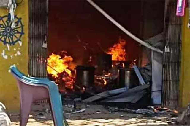 ନିଆଁ ଲାଗି ଜଳିଗଲା ଦୋକାନ, ଦୋକାନୀ ଆହତ