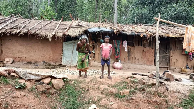 ଆଧାରକାର୍ଡ ତ୍ରୁଟି କା‌ଳ ସାଜିଲା: ୭୫ ବର୍ଷୀୟ ବୃଦ୍ଧାଙ୍କ ଚାଉଳ କଟିଲା, ମିଳିଲାନି ଭତ୍ତା