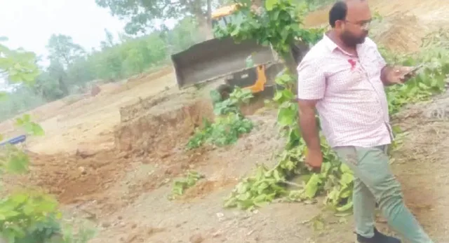 ତହସିଲଦାରଙ୍କୁ ମାଫିଆଙ୍କ ମରଣାନ୍ତକ ଆକ୍ରମଣ: ଜେସିବି ଚଢ଼ାଇ ହତ୍ୟା ଉଦ୍ୟମ