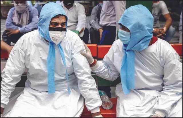 ଏବେ ବି ଜୀବନ ନେଉଛି କୋଭିଡ୍‌: ପ୍ରତି ୪ ମିନିଟରେ ଜଣେ ମରୁଛନ୍ତି