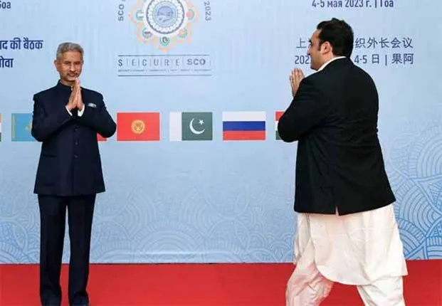 ବିତର୍କ: ଚୀନ, ପାକିସ୍ତାନ ମନ୍ତ୍ରୀଙ୍କ ସହ ହାତ ମିଳାଉ ନାହାନ୍ତି ଆମ ମନ୍ତ୍ରୀ; କେତେ ଲାଭ, କେତେ କ୍ଷତି