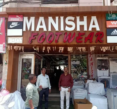 ଓଡ଼ିଆ ନାମଫଳକ: ଶ୍ରମ ବିଭାଗର ଚଢ଼ଉ, ୩୦ ଦୋକାନକୁ ନୋଟିସ୍‌ ଜାରି