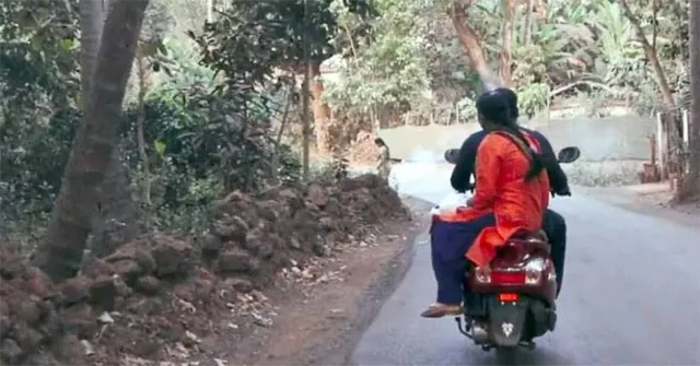 ଟ୍ରାଫିକ କ୍ୟାମେରା ଫଟୋ ପାଇଁ ଫସିଲେ କେରଳ ଯୁବକ: ଅନ୍ୟ ମହିଳାଙ୍କୁ ଗାଡ଼ି ପଛରେ ବସାଇ ବୁଲାଉଥିବା ଫଟୋ ପତ୍ନୀଙ୍କ ହାତରେ ପଡ଼ିଲା