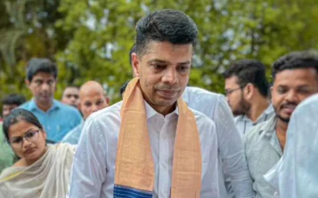 ୫-ଟି ସଚିବଙ୍କ ଦୁଇ ଦିନିଆ କଳାହାଣ୍ଡି ଗସ୍ତ: କଳାହାଣ୍ଡି ବିଶ୍ୱବିଦ୍ୟାଳୟରେ ଖୋଲିବ ସ୍ମାର୍ଟ କ୍ଲାସରୁମ୍ ଓ ଇ-ଲାଇବ୍ରେରି