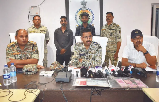 ମାଓବାଦୀଙ୍କ ପାଖ‌‌ରେ କେତେ ଦି’ହଜାର? ଜବତ ହେଲା ୬ ଲକ୍ଷ