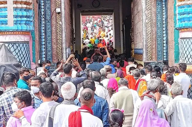 ଖୋଲୁନି ଶ୍ରୀମନ୍ଦିର ଚାରିଦ୍ବାର, ଯନ୍ତ୍ରଣା ଭୋଗୁଛନ୍ତି ଶ୍ରଦ୍ଧାଳୁ