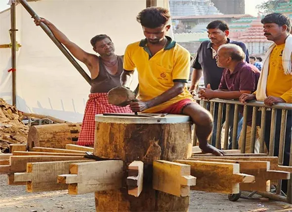 ରଥଖଳା ଚଳଚଞ୍ଚଳ: ତିନି ରଥର ପଇବିନ୍ଧ ଅନୁକୂଳ