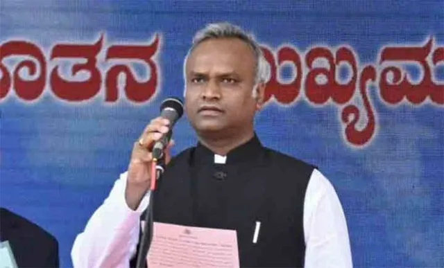 ଜୈନ ମୁନିଙ୍କ ହତ୍ୟା ମାମଲାକୁ ବିଜେପି ସାମ୍ପ୍ରଦାୟିକ ରଙ୍ଗ ଦେବାକୁ ଚାହୁଛି: କର୍ଣ୍ଣାଟକ ସରକାର