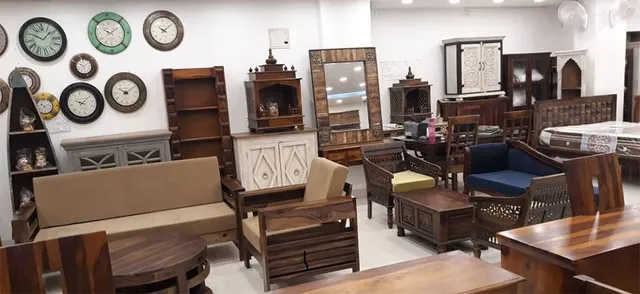 ଫର୍ଣ୍ଣିଚର୍‌ ଦୋକାନୀକୁ ଭାଲୁ ଧରାଇ ନକଲି ଡାକ୍ତର ଛୁ’, ନେଇଗଲା ୮୦ ହଜାର ଟଙ୍କାର ଆସବାବପତ୍ର