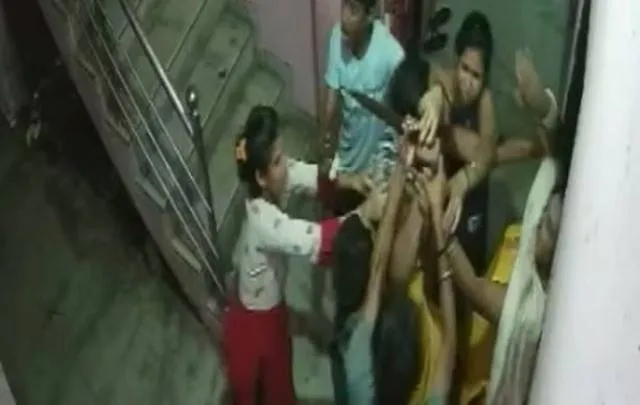 ଘରୋଇ କଳିରେ ରାଗିଯାଇ ଝିଅକୁ ୨୫ରୁ ଅଧିକ ଥର ଛୁରି ଭୁସି ହତ୍ୟାକଲେ ବାପା