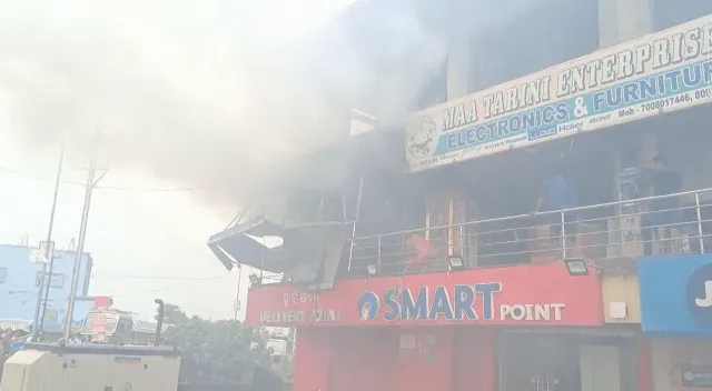 ଆଳି ବଜାରରେ ନିଆଁ ଲାଗି ଜଳିଗଲା ପୂରା ଲୁଗା ଦୋକାନ