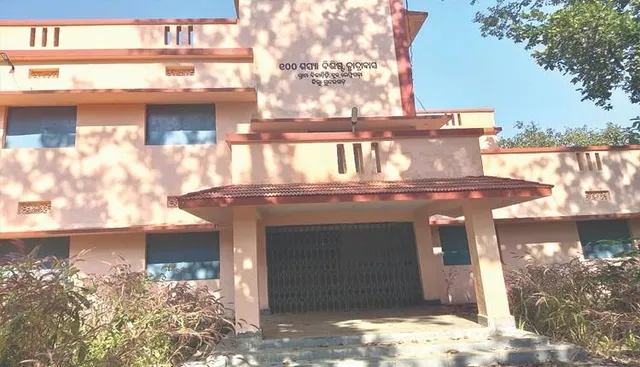 ବିତି ଚାଲିଛି ବର୍ଷ ପରେ ବର୍ଷ: କାର୍ଯ୍ୟକାରୀ ହୋଇପାରୁନି ଆଦିବାସୀ ହଷ୍ଟେଲ