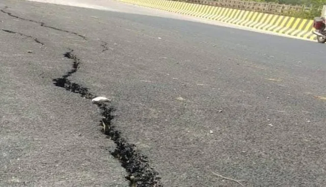 ୮ ଦିନରେ ପିଚୁ ରାସ୍ତା ଦୁଇଫାଳ, କଂକ୍ରିଟରେ ପ୍ୟାଚ୍‌ ପଡ଼ିଲା