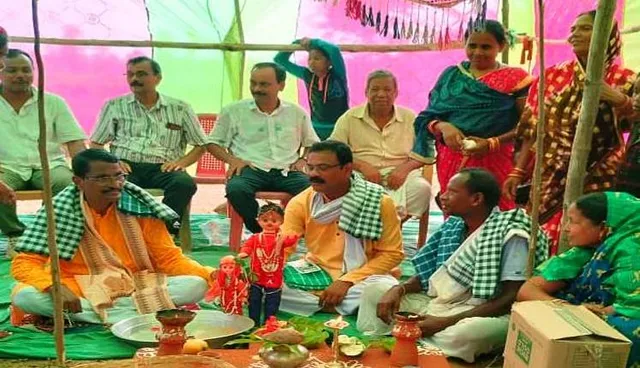 ରଜରେ ଦେବଗଡ଼ରେ ଅନନ୍ୟ ପରମ୍ପରା