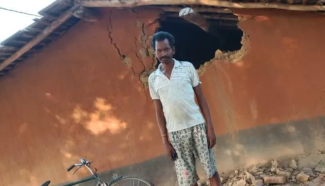 ଘର ଭାଙ୍ଗିଲେ ହାତୀ