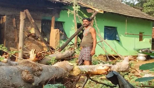 କାଳବୈଶାଖୀରେ ବିଦ୍ୟୁତ୍‌ ଖୁଣ୍ଟ ଭାଙ୍ଗିଲା