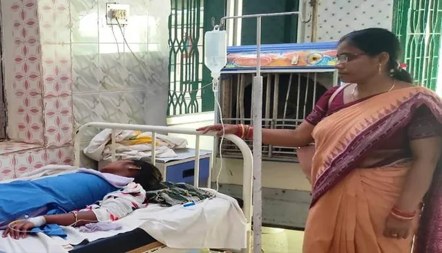 ପ୍ରାର୍ଥନା ବେଳେ ଅଚେତ ହୋଇଗଲେ ଛାତ୍ରୀ