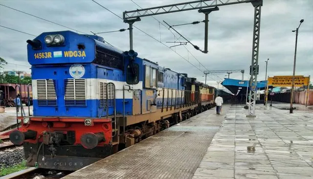 ଟ୍ରେନ୍‌ରେ କଟି ଯୁବକ ମୃତ