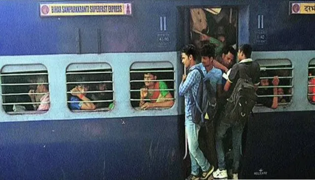 ଟ୍ରେନ୍‌ରୁ ପଡ଼ି ଯାତ୍ରୀ ମୃତ