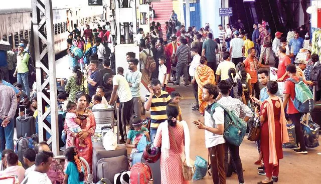 ରାଜଧାନୀରେ ବାହାନଗା ଟ୍ରେନ୍‌ ଦୁର୍ଘଟଣା ପ୍ରଭାବ: ଷ୍ଟେସନ୍‌ରେ ଯାତ୍ରୀ ଛଟପଟ