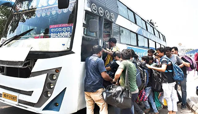 ବିପର୍ଯ୍ୟୟ ବେଳେ ବସ୍‌ଯାତ୍ରୀଙ୍କୁ ଶୋଷଣ: ଟିକେଟ୍‌ ଦର ଦୁଇଗୁଣା‌ ବଢ଼ାଇଦେଲେ