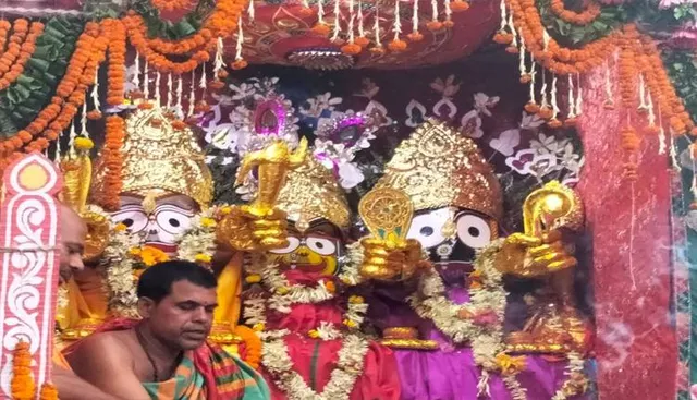 ଭାଲୁଖାଇ ଶ୍ରୀଜଗନ୍ନାଥ ମନ୍ଦିରରେ ଶ୍ରୀଜିଉଙ୍କ ସୁନାବେଶ
