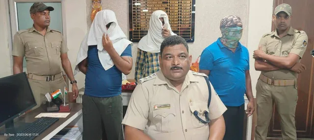 ସିରିଜ ଚୋରି ମାମଲାର ପର୍ଦ୍ଦାଫାସ: ଲକ୍ଷାଧିକ ଟଙ୍କାର ମୋବାଇଲ ସହ ସୁନା ଓ ରୁପା ଅଳଙ୍କାର ଜବତ, ୨ ଗିରଫ