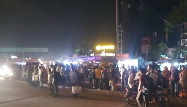 ପାଣିକୋଇଲିରେ ଭିଡ଼, ବସ୍‌ ଅପେକ୍ଷାରେ ଶତାଧିକ ଯାତ୍ରୀ