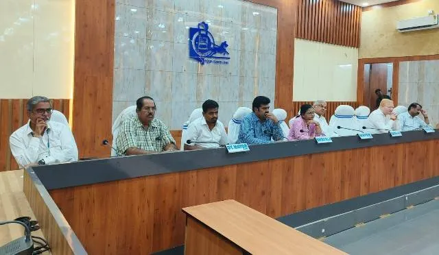 ଜଳ ଓ ବିଦ୍ୟୁତ ଯୋଗାଣରେ ଅବ୍ୟବସ୍ଥାକୁ ନେଇ ବର୍ଷିଲେ ସାଂସଦ ଓ ବିଧାୟକ