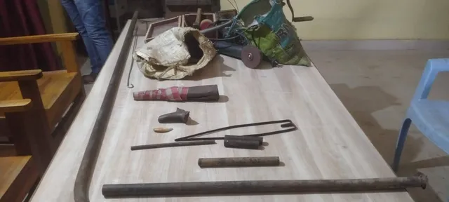 ଦେଶୀ ବନ୍ଧୁକ ତିଆରି କାରଖାନା ଠାବ, ୫ ଅଟକ