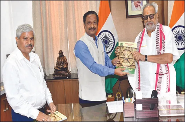 ରାଜ୍ୟପାଳଙ୍କୁ ବୀମା ଲୋକପାଳ ରିପୋର୍ଟ ପ୍ରଦାନ