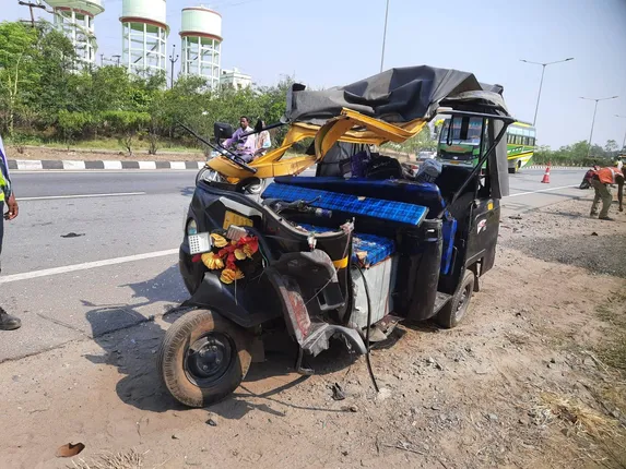 ସମ୍ପର୍କୀୟଙ୍କ ମୃତ୍ୟୁ ଖବର ପାଇ ଫେରୁଥିଲେ, ହାଇୱା ପଛରେ ପିଟି ହୋଇ ନାବାଳିକା ଓ ଶିଶୁ ସମେତ ୩ ମୃତ