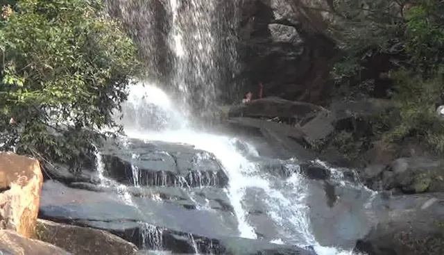 ନୃସିଂହନାଥ ଭୀମକୁଣ୍ତ ଝରଣାରେ ସ୍ନାନ ବେଳେ ପଥରରେ ଫସି ଯୁବକଙ୍କ ମୃତ୍ୟୁ