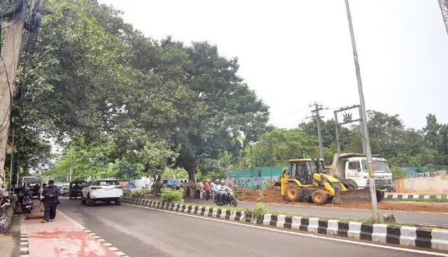 ଡେଲଟା - ଜଳେଶ୍ବର ରାସ୍ତାର ଡିଭାଇଡର୍‌ ଭାଙ୍ଗିଦେଲେ