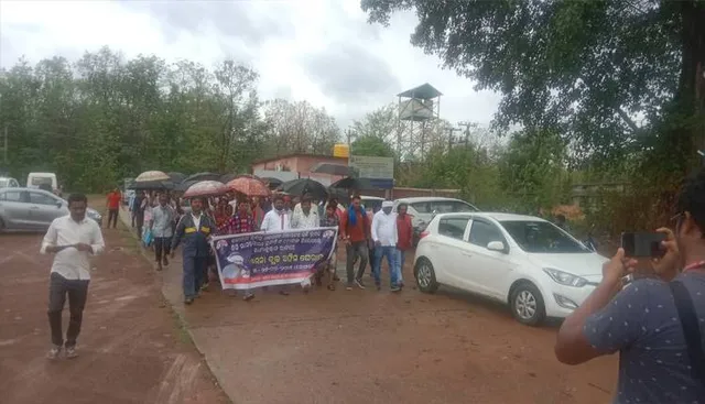 ବ୍ଲକ୍‌ ଅଫିସ ଆଗରେ ଦଳିତ ଅଧିକାର ମଞ୍ଚ କର୍ମକର୍ତ୍ତାଙ୍କ ଧାରଣା