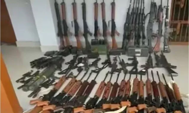 ମଣିପୁରରେ କାମ ଦେଲା ଅମିତ ଶାହାଙ୍କ ଅପିଲ, ୧୪୦ଟି ବନ୍ଧୁକ ଫେରାଇଦେଲେ ଲୋକ