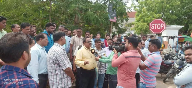 ସମୂହ ଛୁଟିରେ ଖୋର୍ଦ୍ଧା ଉପଖଣ୍ଡର ୩୦୦ ଜିଲ୍ଲାସ୍ତରୀୟ ଅମଲା, ସରକାରୀ କାର୍ଯ୍ୟାଳୟ କାମ ଠପ୍