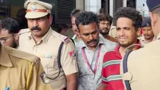 ବନ୍ଦେ ଭାରତ ଏକ୍ସପ୍ରେସ୍‌ ୱାସ୍‌ରୁମ୍‌ରେ ପଶି କବାଟ ବନ୍ଦ  କରି ରହିଲେ କ୍ଷତାକ୍ତ ଯୁବକ; କବାଟ ଭାଙ୍ଗି ଉଦ୍ଧାର କଲା ପୁଲିସ