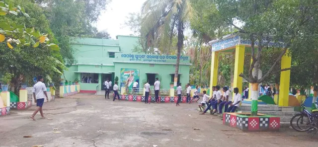 ୫-ଟି ଗୋପବନ୍ଧୁ ସ୍ମାରକୀ ହାଇସ୍କୁଲ୍‌ରେ ଶିକ୍ଷାଦାନ ବ୍ୟବସ୍ଥା ଏମିତି