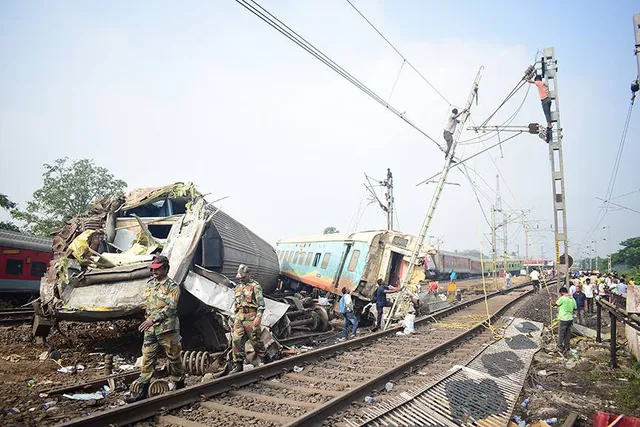 ସିଗନାଲ୍‌ ଫେଲ୍‌? ୧୨୮ କିମି ବେଗରେ ଦୌଡ଼ୁଥିଲା କରମଣ୍ଡଳ