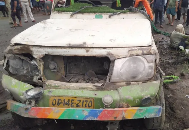 ବେଆଇନ ଗୋ ଚାଲାଣ କରୁଥିବା ପିକଅପ୍ ଧକ୍କାରେ ପ୍ରାଣ ହରାଇଲେ ଯୁବକ: କ୍ଷତିପୂରଣ ଦାବିରେ ରାସ୍ତା ଅବରୋଧ