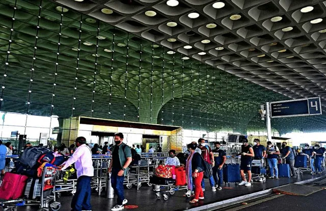 ଲଗେଜ୍‌ ପାଇଁ ଦେୟ ମାଗିବାରୁ ‘ବୋମା’ ଅଛି କହି ମୁମ୍ବାଇ ଏୟାର୍‌ପୋର୍ଟରେ ଗିରଫ ହେଲେ ମହିଳା ଯାତ୍ରୀ