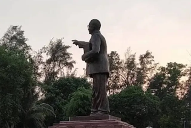 ଅନୁଗୁଳରେ ଆମ୍ବେଦକରଙ୍କ ପ୍ରତିମୂର୍ତ୍ତି ଭାଙ୍ଗିବାକୁ ନୋଟିସ୍‌, ରାଜଧାନୀରେ ବିରୋଧ