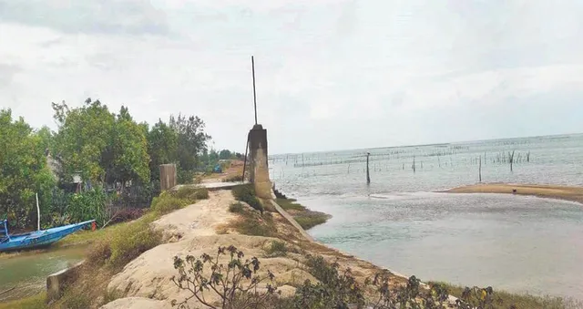 ଆସୁଛି ମୈାସୁମୀ: ସୁରକ୍ଷା ପ୍ରାଚୀର ଅଧପନ୍ତରିଆ, ଚିଲିକାକୂଳ ଜନବସତିକୁ ବଢ଼ୁଛି ବିପଦ