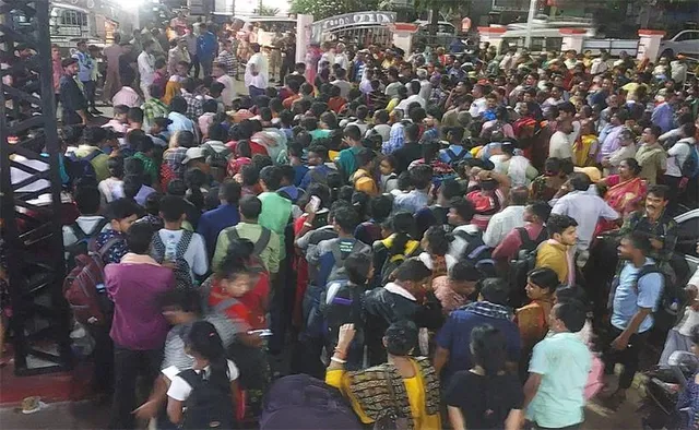 ଯାଜପୁର-କେନ୍ଦୁଝର ରୋଡ୍‌ ଷ୍ଟେସନରେ ଫସିଛନ୍ତି ସହସ୍ରାଧିକ ଯାତ୍ରୀ