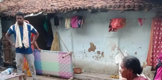 ଗୋଡ଼େଇ ଗୋଡ଼େଇ କାମୁଡ଼ିଲା ବାରହା: ଗୋଟିଏ ପରିବାରର ୩ ଆହତ, ବାରହାକୁ ପିଟିପିଟି ମାରିଦେଲେ