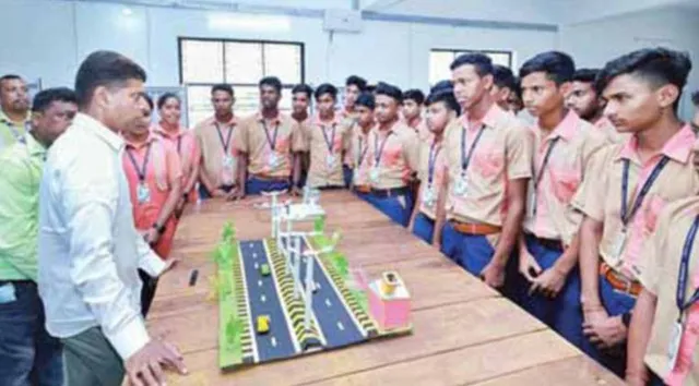 ଦୁଇଦିନିଆ ଜଗତସିଂହପୁର ଗସ୍ତରେ ୫–ଟି ସଚିବ