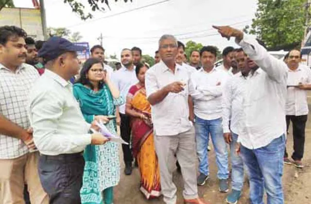 କଳାହାଣ୍ଡିରେ ବିଭିନ୍ନ ପ୍ରକଳ୍ପର ତଦାରଖ କଲେ ଡବ୍ଲ୍ୟୁଓଡିସି ଅଧ୍ୟକ୍ଷ