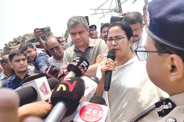 ବାହାନଗା ରେଳ ଦୁର୍ଘଟଣାରେ ପ୍ରାଣ ହରାଇଥିବା ଯାତ୍ରୀଙ୍କ ସଂଖ୍ୟାକୁ ନେଇ ମମତା-ଅଶ୍ବିନୀ କଥା କଟାକଟି